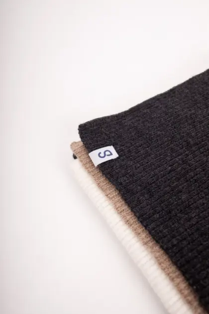 Grote gestreifter Feinstrickschal GOTS