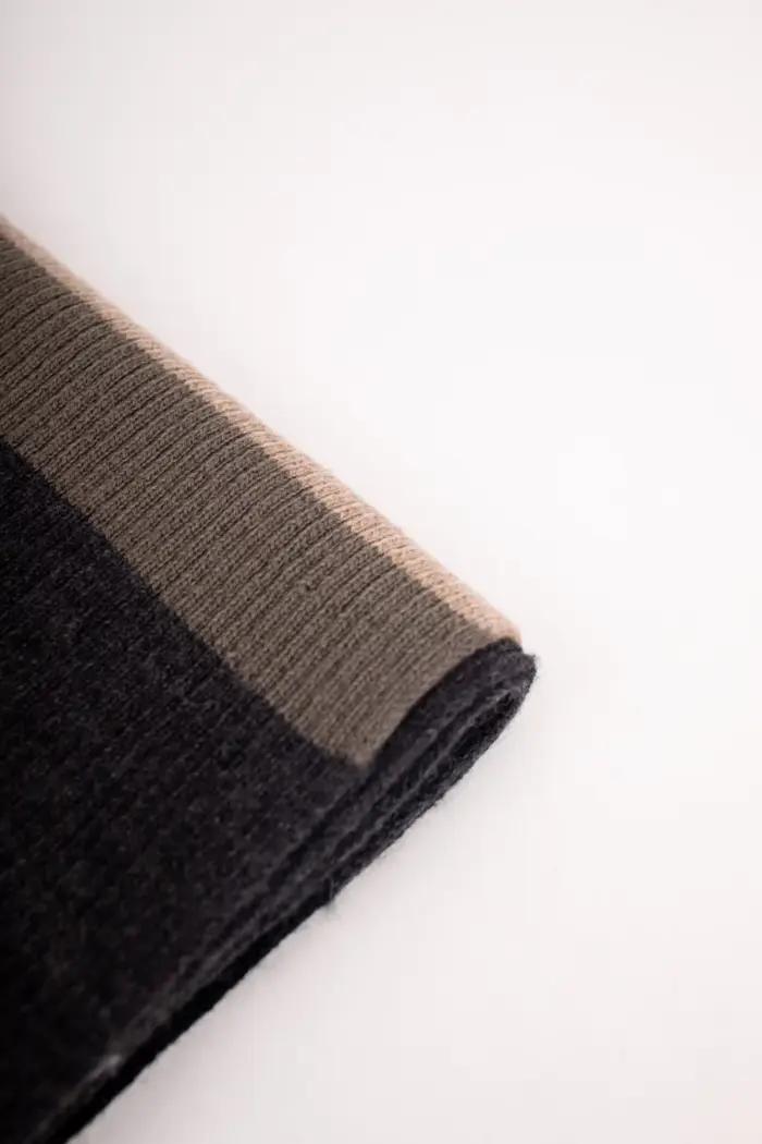Grote gestreifter Feinstrickschal GOTS