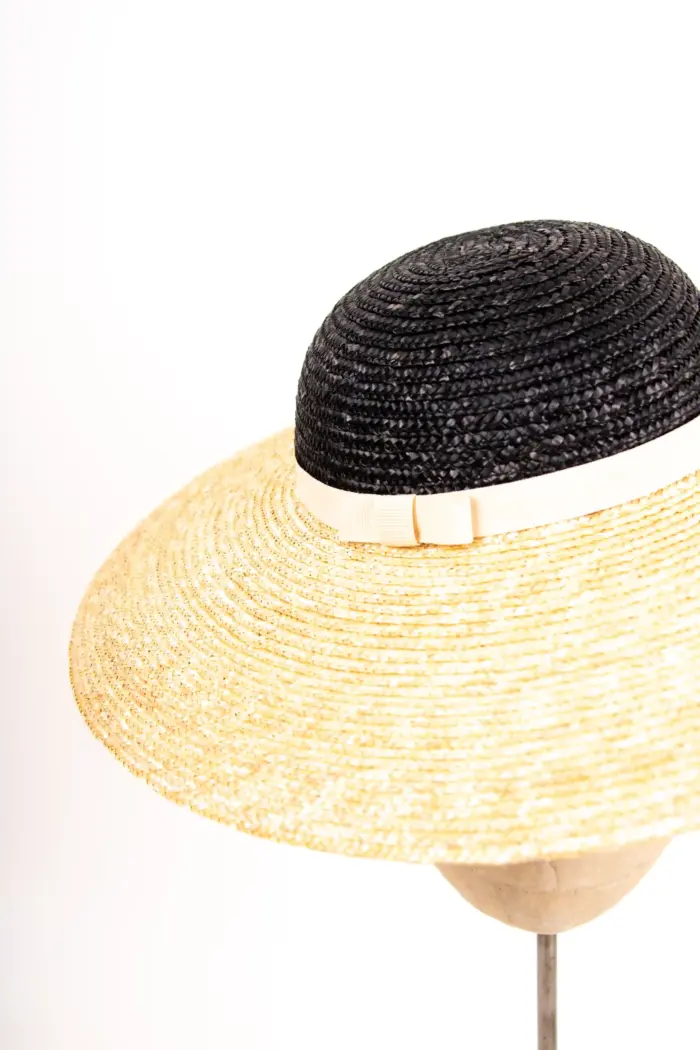 Fascinator zweifarbig aus Bortenstroh