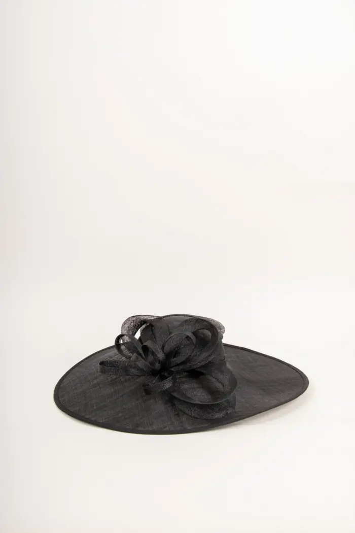 Großer Sinamay Saucer Judith