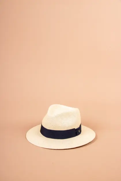 Vintimilla Hat Sydney torcido