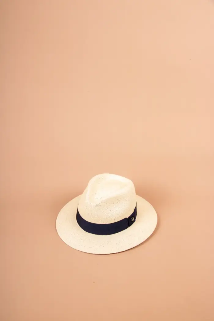 Vintimilla Hat Sydney torcido