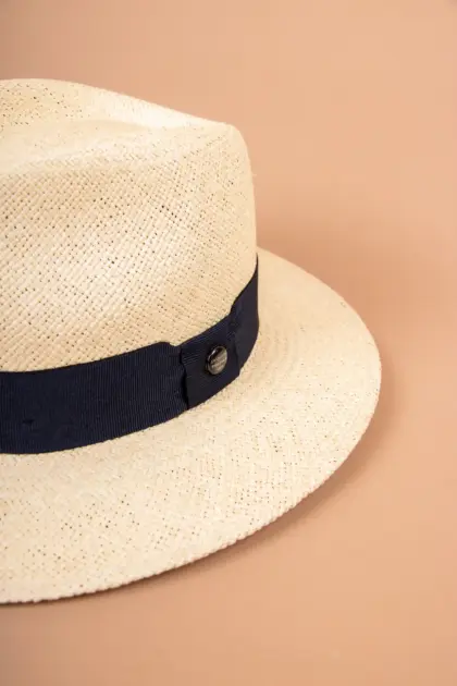 Vintimilla Hat Sydney torcido