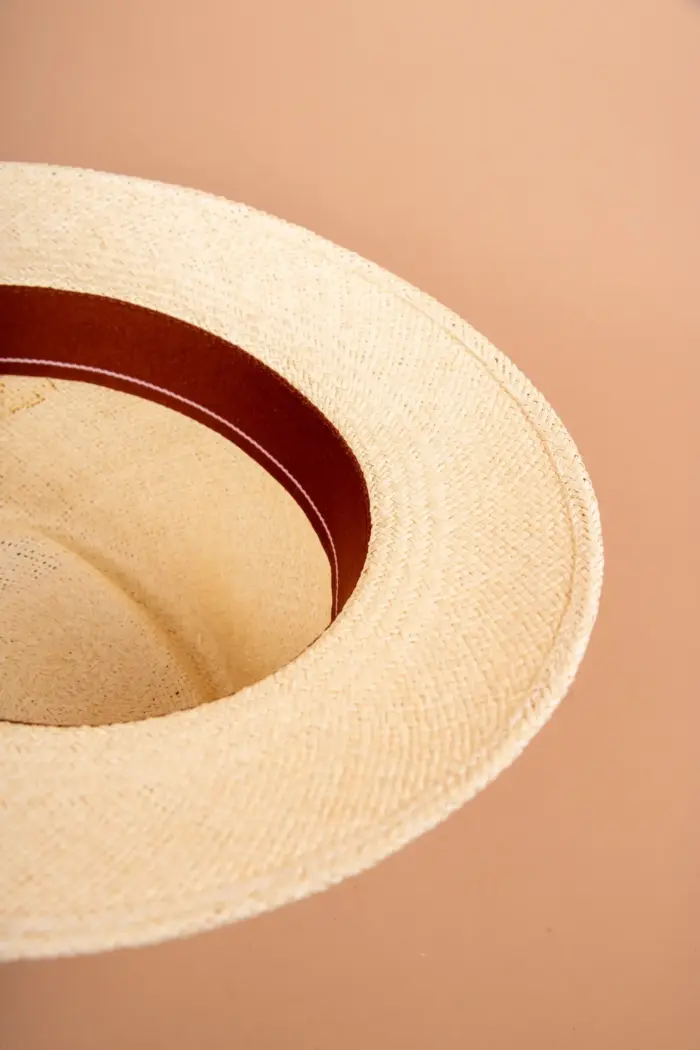 Vintimilla Hat Sydney torcido