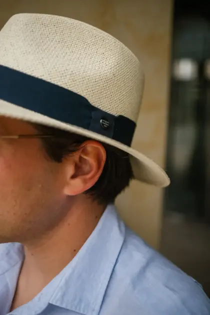 Vintimilla Hat Sydney torcido