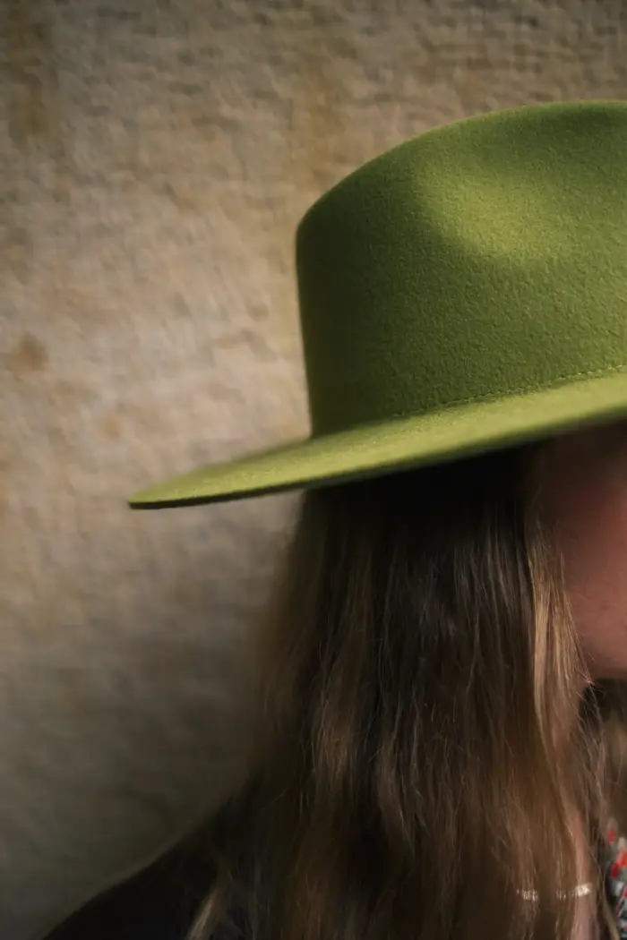 Old Habits Die Hard The Iconic Bamboo Green Detail rechte Seite