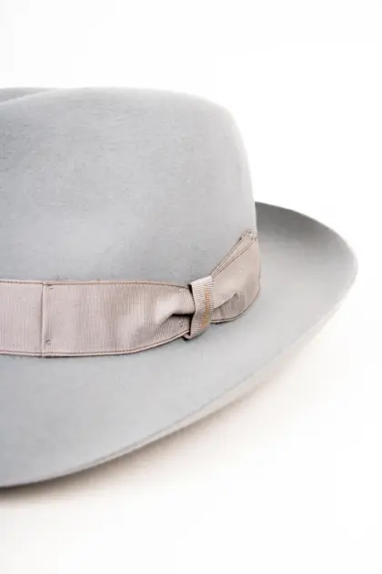 Borsalino Piuma 50 Gramm silbergrau Detailansicht