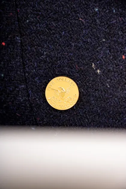 Stetson Kent Harris Tweed 160 Years Detail Dekoration Münze