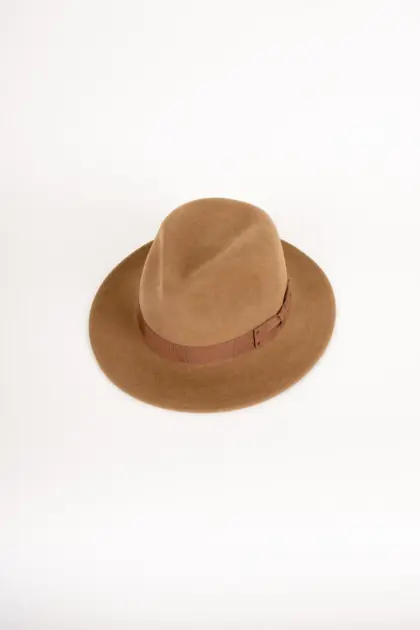 Bailey Curtis Hellbraun