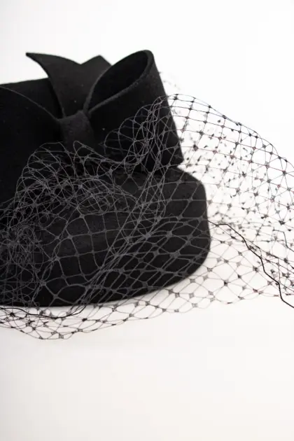 Fascinator Dorothy Wollfilz mit Schleier