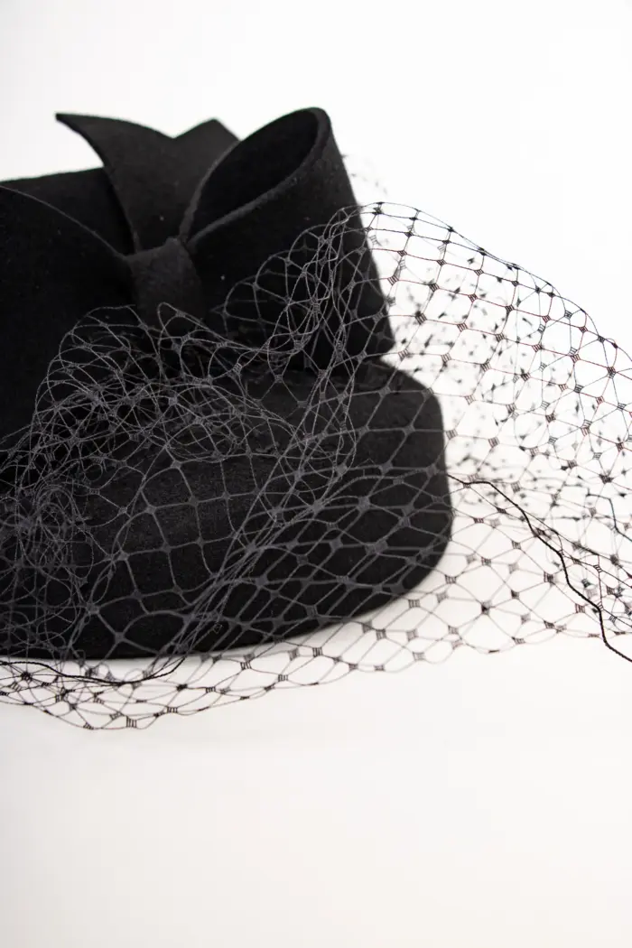 Fascinator Dorothy Wollfilz mit Schleier