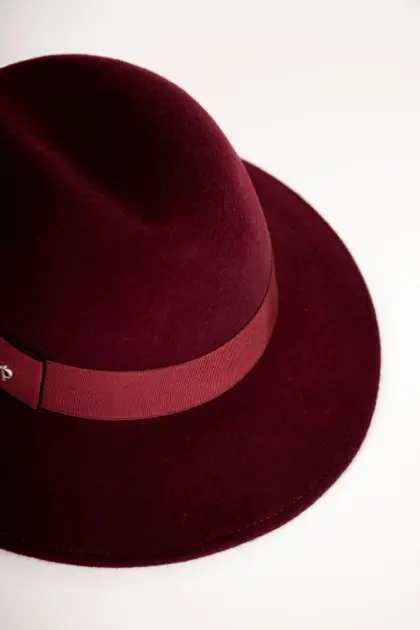 Panizza Delia mit abgenähtem Rand Bordeaux